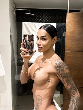 Laura Saenz Onlyfans pictures 4