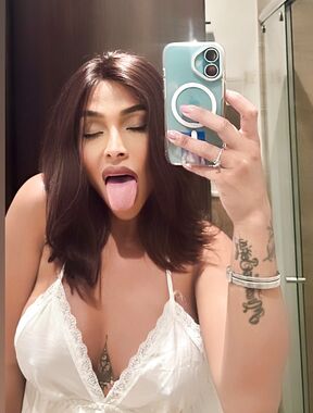 Miranda Sofía Urbina Onlyfans pictures