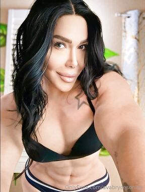 Ava Muscle mommy