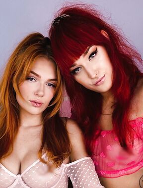 Chloe & Callie Onlyfans pictures