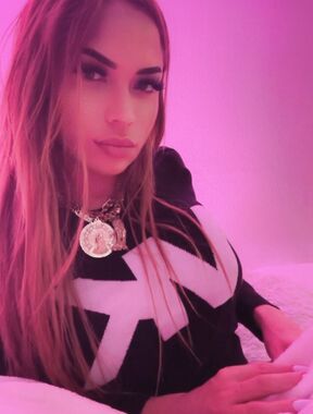 Kelly Five Onlyfans pictures