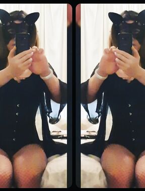 Bruna crossing Onlyfans pictures