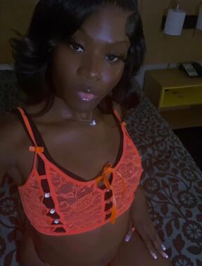 SeduxtiveXunt  Onlyfans pictures