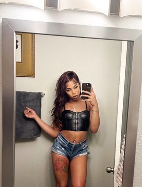 Honey Raye  Onlyfans pictures