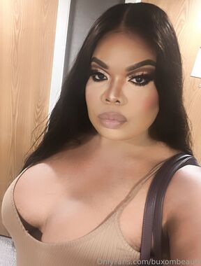 BuxomBeauti Onlyfans pictures 3