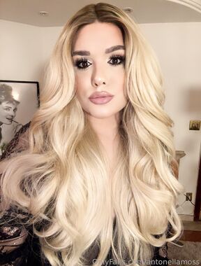 Antonella Moss  Onlyfans pictures