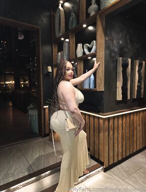 Honey Showers Onlyfans pictures